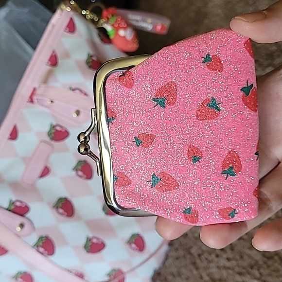 Strawberry purse strawberry kisslock coin purse strawberry keychain and case - Picture 16 of 17